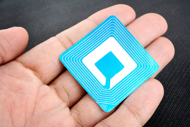 RFID-метки и считыватели: преимущества использования на складе и производстве RFID-метки и считыватели: преимущества использования на складе и производстве